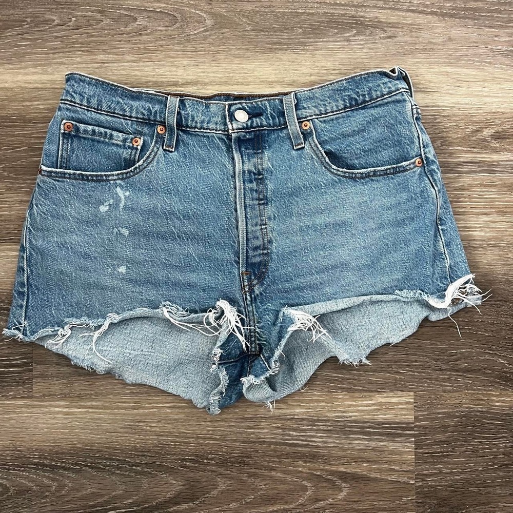 Levis 501 Original High Rise Denim Shorts Medium Wash Raw Hem Womens 32 Blue
